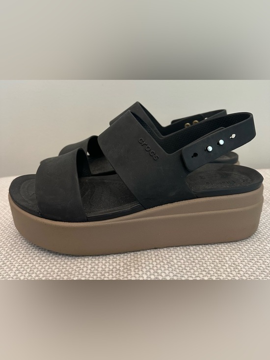 CROCS Shoes - Crocs Brooklyn Wedge Sandals Women’s 7 Black Tan Slingback Platform Adjustable